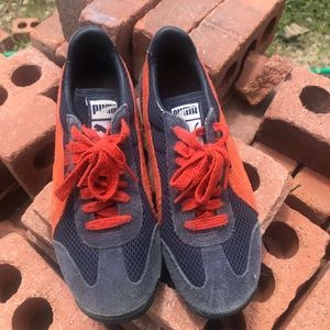 Women’s vintage puma sneakers size 6